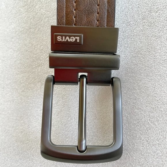 Levi's Gunmetal Buckle Leather Belt - Picture 2 of 6